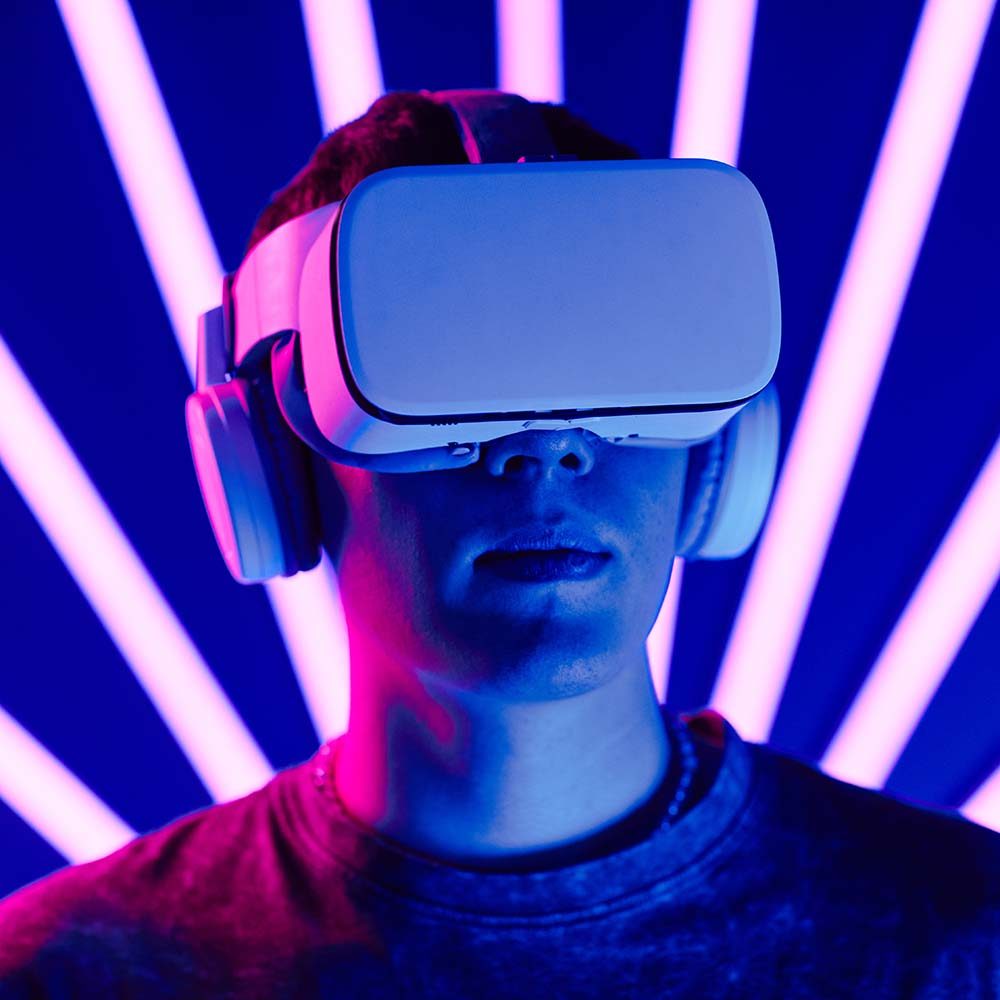 virtual-reality-in-neon-8K6TKC5.jpg